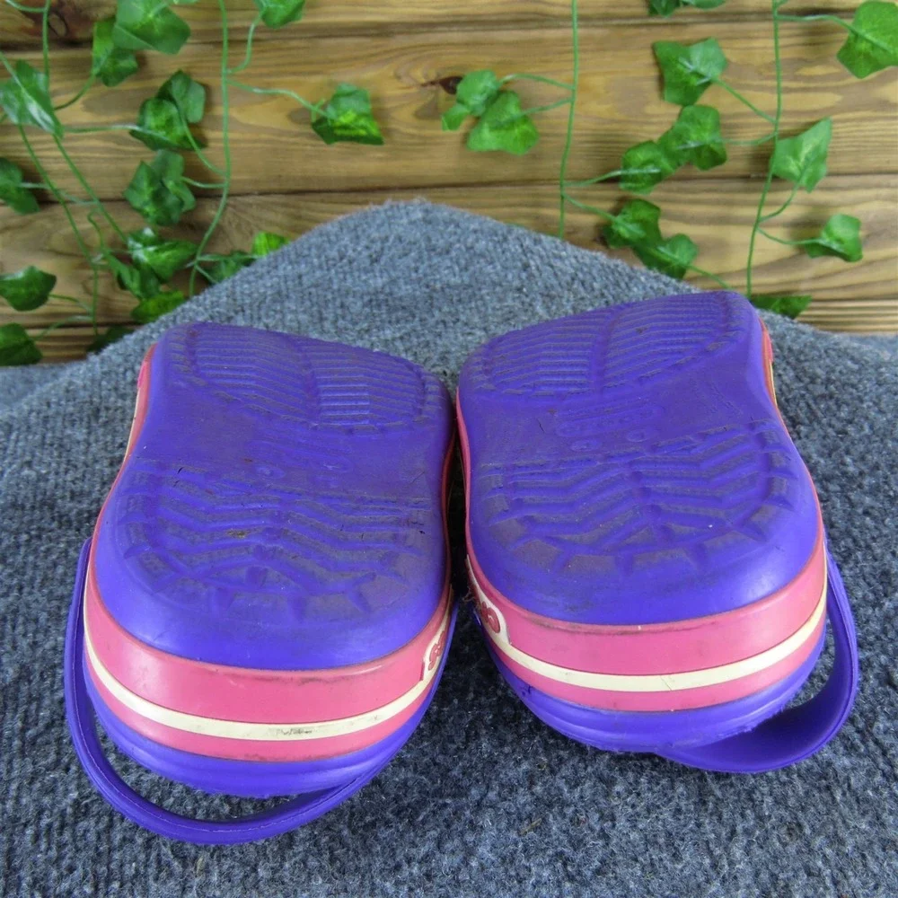 CROCS clog girl